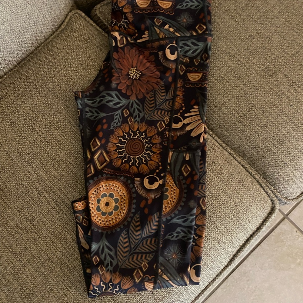 CVG Wonderlust Capri pants size medium